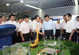 Jia Qinglin, member of the Standing Committee of the Political Bureau of CPC Central Committee and the Chairman of the CPPCC inspected in our company