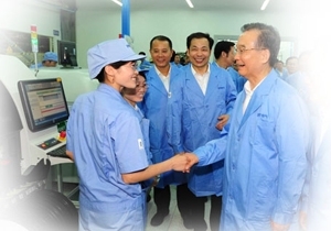 Wen Jiabao, member of the Standing Committee of the Political Bureau of CPC Central Committee and Premier of the State Council, led the leaders including Secretary-General of the State Council to inve